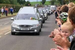 GOODBYE LEGEND 😭💔 The beloved star has died, leaving the world in shock. Fans from all over have gathered to say their final goodbyes. Check the first comment ⤵️⤵️.