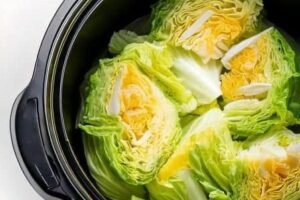 Put raw cabbage wedges in a slow cooker with these 3 ingredients. It’ll wow you..