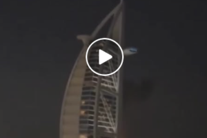 JUST IN:   Iran str!kes renowned Burj Al-Arab hotel and Dubai Airport in Dubai, UAE. See video 👇👇
