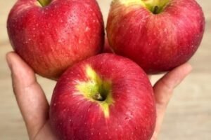 Doctors Reveal That Eating Apples Causes ….