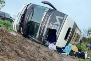 BREAK!NG NEWS! Serious bus acc!dent pαssed away more than 20 students, they