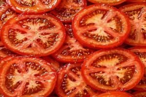 Tomato consumption can produce this effect on the body, according to some studies