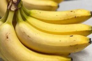 What Doctors Say About Eating Banana and Its Effects on the Body