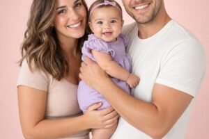Young couple put daughter inside the fir…