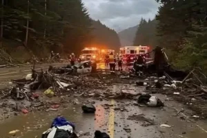 Video captures rockslide at Bow Glacier Falls in Banff National Park that killed at least one person