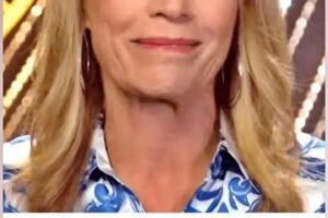 Vanna White bids an emotional farewell to Pat Sajak ahead of his final showw!!