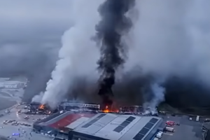 Massive Fire Breaks Out in Major City, Prompting Emergency Response and Evacuations