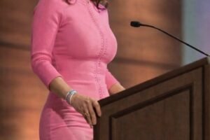 Sarah Palin In G-Strlng Photos Leave Little To Imagination..Take a look!