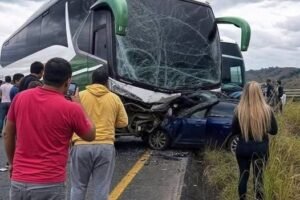 BREAKING NEWS : Serious INCIDENT between bus and… See more
